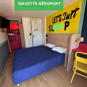 Premiere Classe Aeroport Marseille Отель Витроль